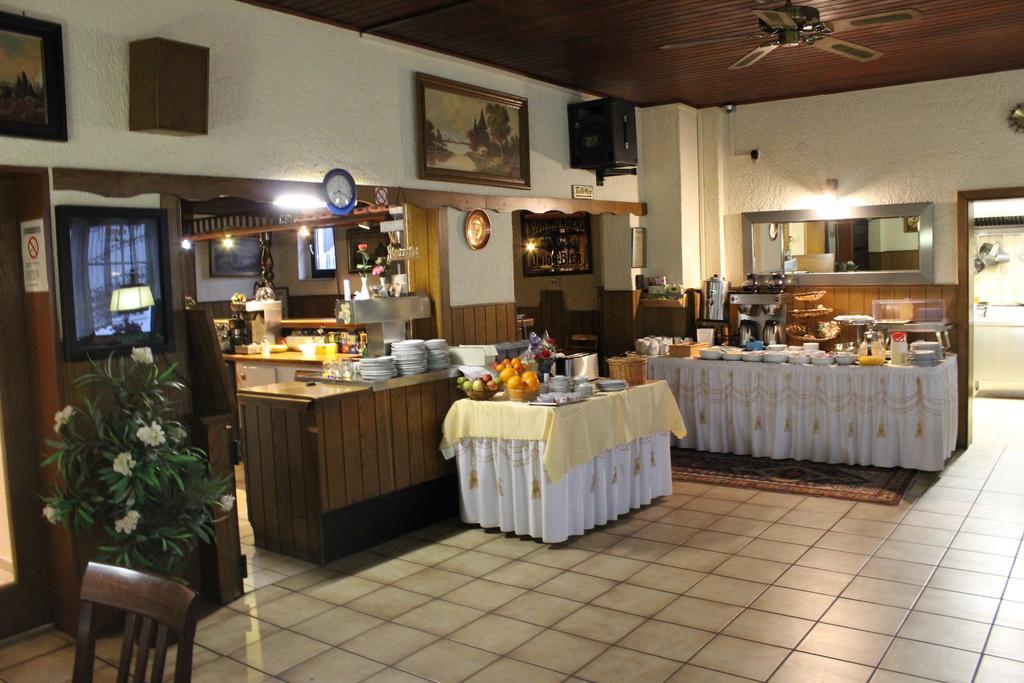 Airport-Hotel Zum Taubengrund Kelsterbach Esterno foto