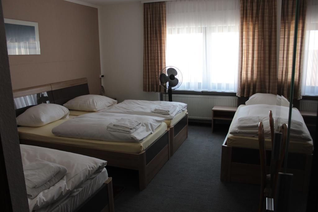 Airport-Hotel Zum Taubengrund Kelsterbach Camera foto