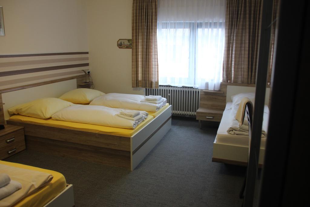 Airport-Hotel Zum Taubengrund Kelsterbach Esterno foto