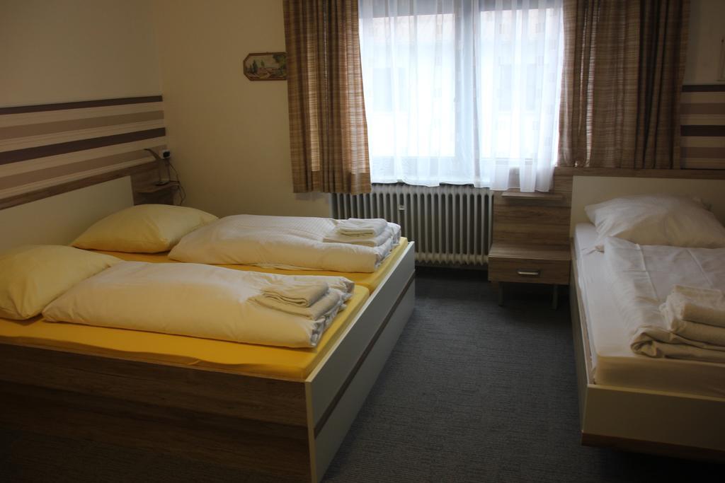 Airport-Hotel Zum Taubengrund Kelsterbach Esterno foto